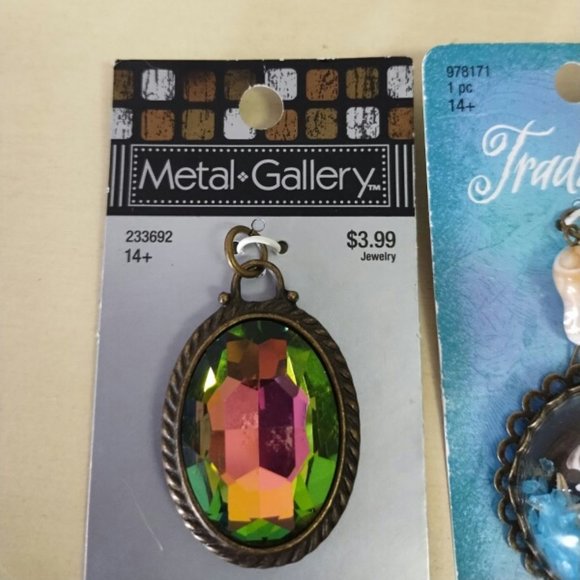 NWT set of necklace or craft pendants - Picture 2 of 3